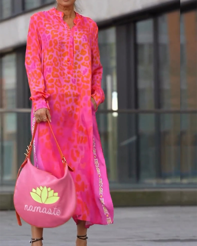 Sukienka z długim rękawem i rozcięciem w panterkę