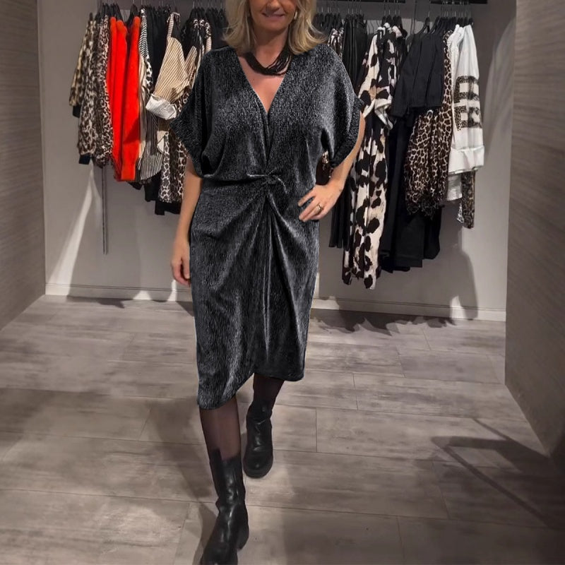 Stylowa damska sukienka midi z dekoltem w serek i brokatem