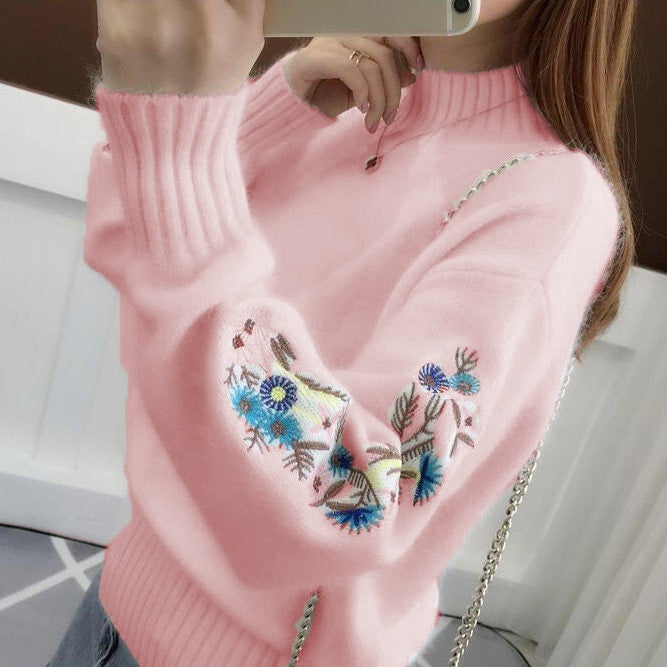 ?Thick cashmere knit sweater with floral embroidery